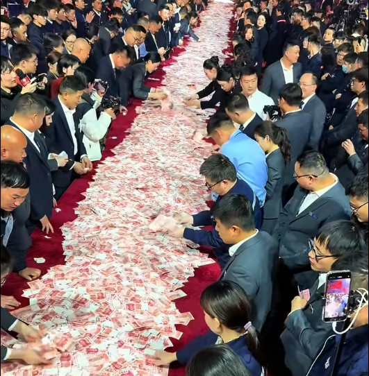 老板在南极找初心,员工在工位找命:公开信为何惹众怒? 移动互联网 第4张 老板在南极找初心,员工在工位找命:公开信为何惹众怒? 移动互联网 第4张