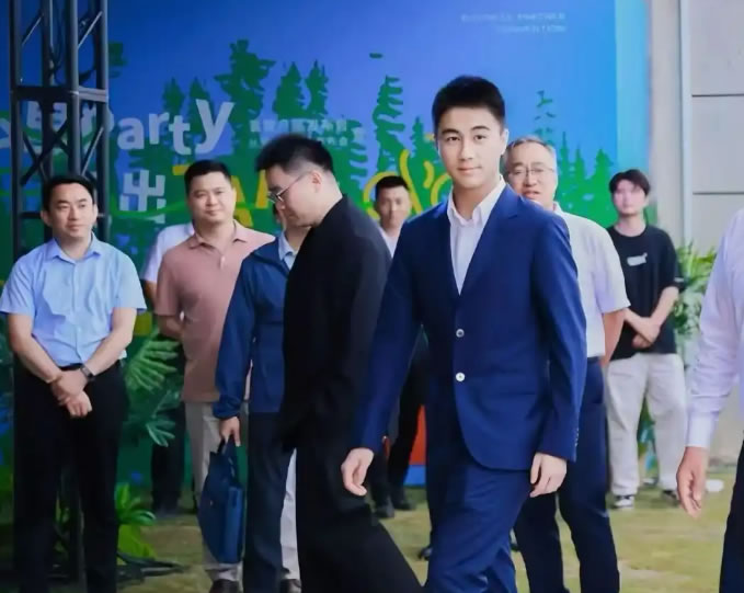 富二代的高级创业：何猷君37亿接盘王思聪重资产 科技大佬 互联网坊间八卦 微新闻  第2张