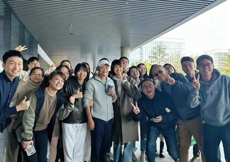 消失5年的马云,杀回来了! 阿里巴巴 科技大佬 互联网坊间八卦 微新闻 第4张 消失5年的马云,杀回来了! 阿里巴巴 科技大佬 互联网坊间八卦 微新闻 第4张