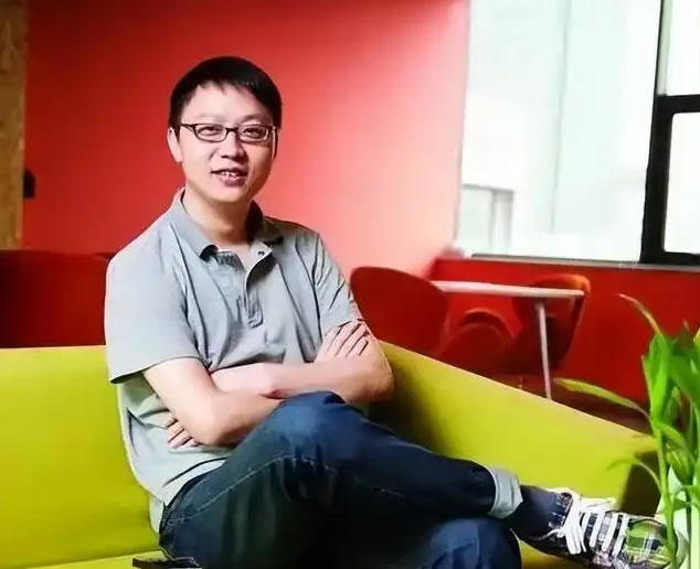 那个坐在马云身边的白衣少年，扛起了阿里云的未来 阿里云 科技大佬 站长故事 第6张