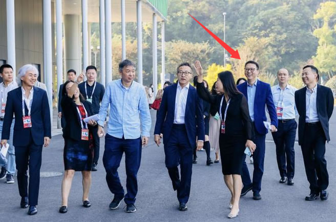 那个坐在马云身边的白衣少年，扛起了阿里云的未来 阿里云 科技大佬 站长故事 第2张