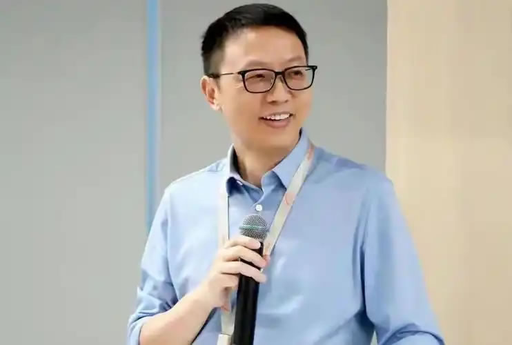 那个坐在马云身边的白衣少年，扛起了阿里云的未来 阿里云 科技大佬 站长故事 第8张